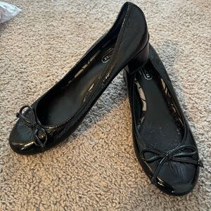 Coach Size 9 Shoes Patent Leather Ballet Flats Kitten Heel Bow Work Dressy